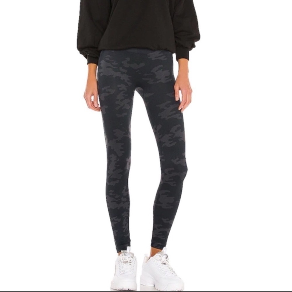 SPANX Look at Me Now Seamless BLACK Camo Legging Size S